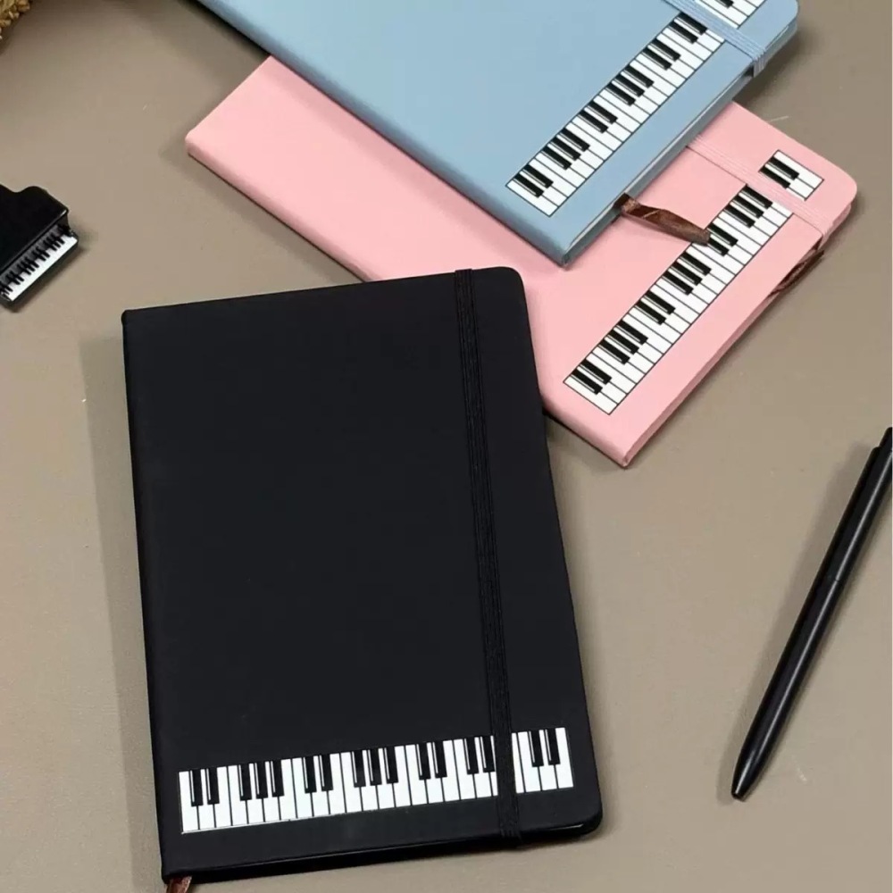音楽テーマノート ピアノスタイルジャーナル 文房具 日記帳  - Blank Sheet Music Notebook のレビューと価格